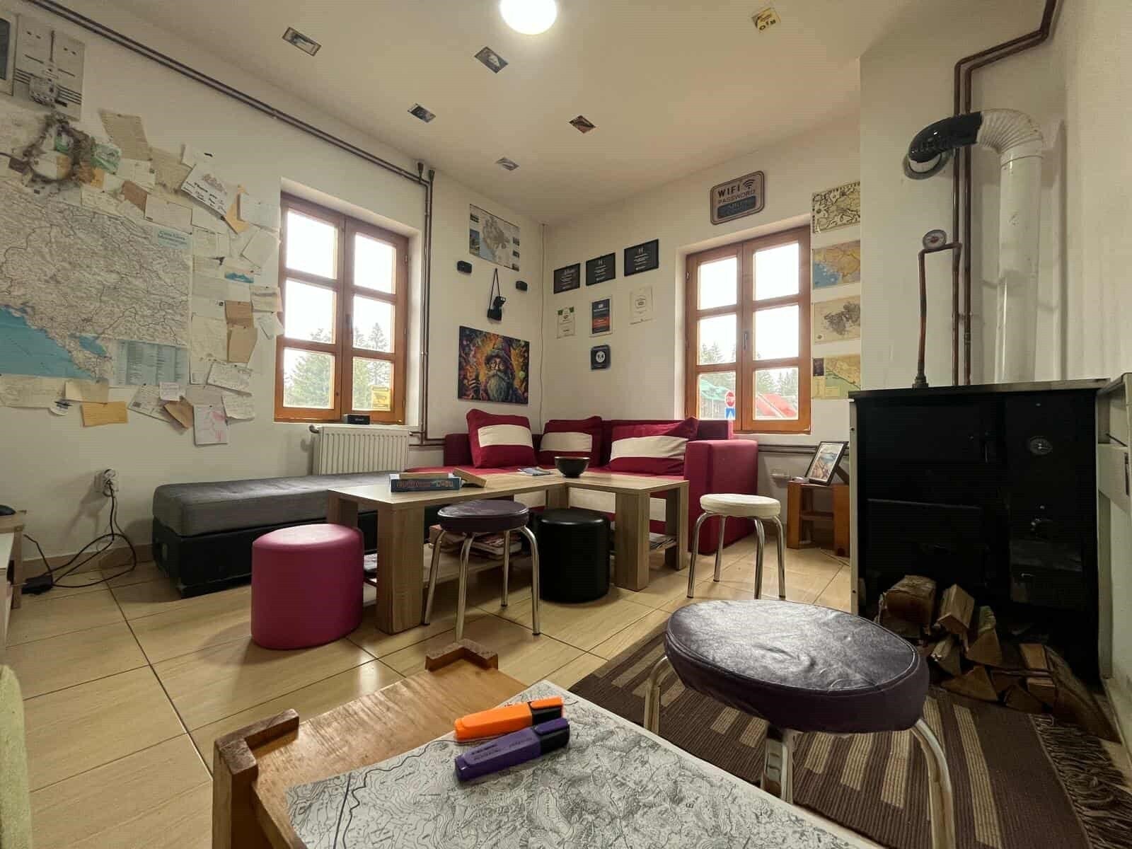 Отель Hikers Den Hostel 2*