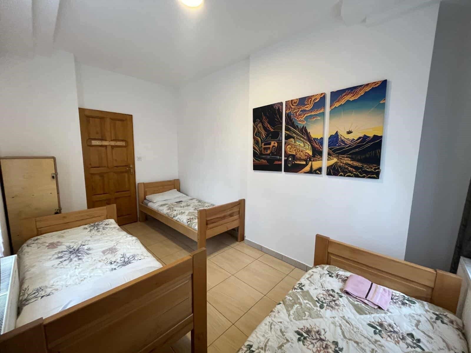 Фотография Hikers Den Hostel 2*