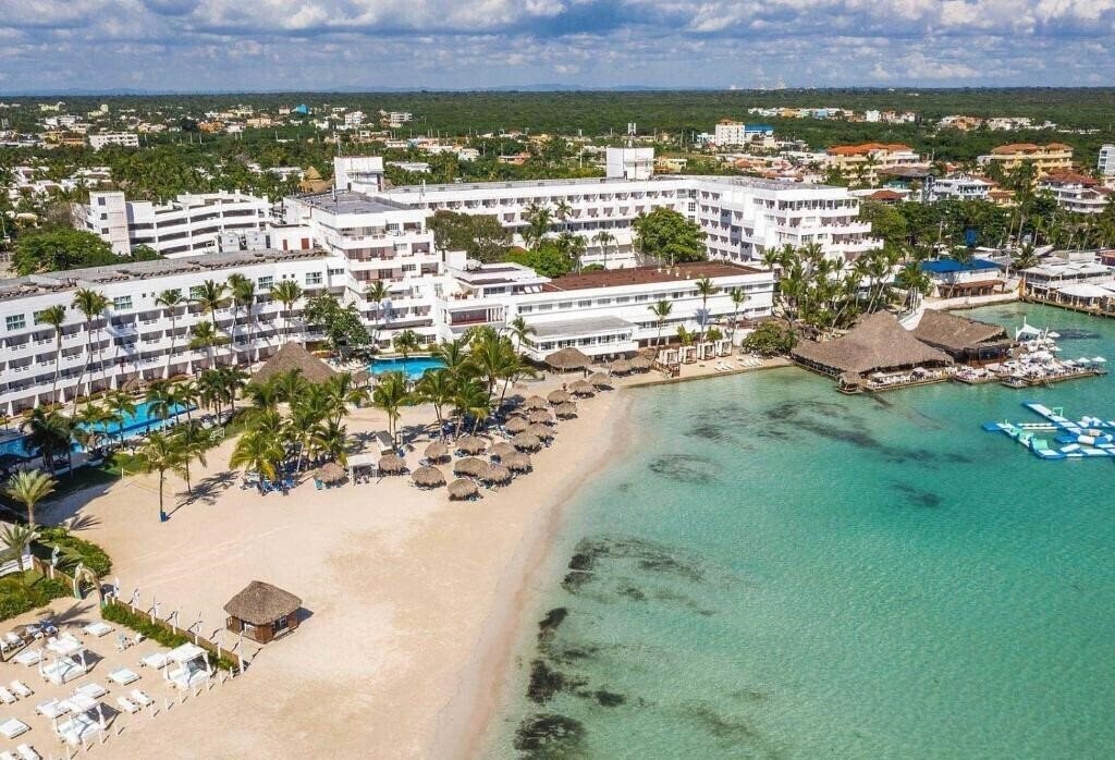 Отель Be Live Experience Hamaca Beach 4*