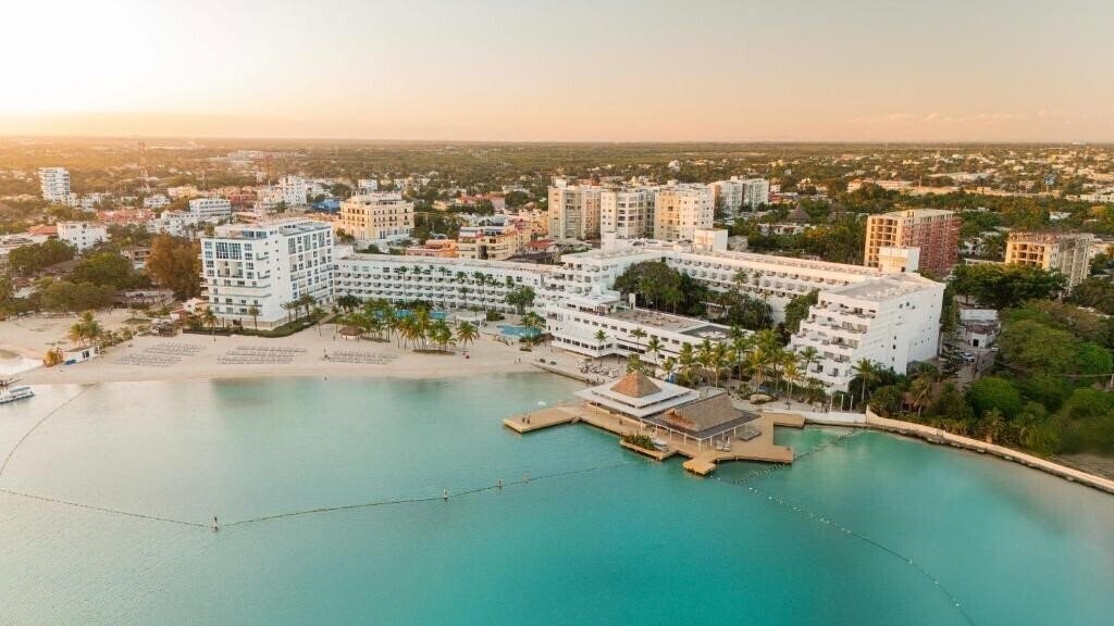 Отель Be Live Experience Hamaca Beach 4*