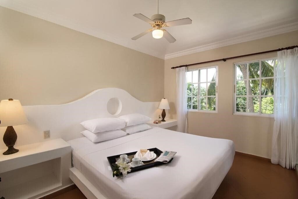 Фотографія Lifestyle Crown Residence Suites - All Inclusive 3*