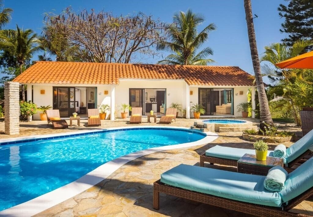 Отель Garden By The Sea 3*