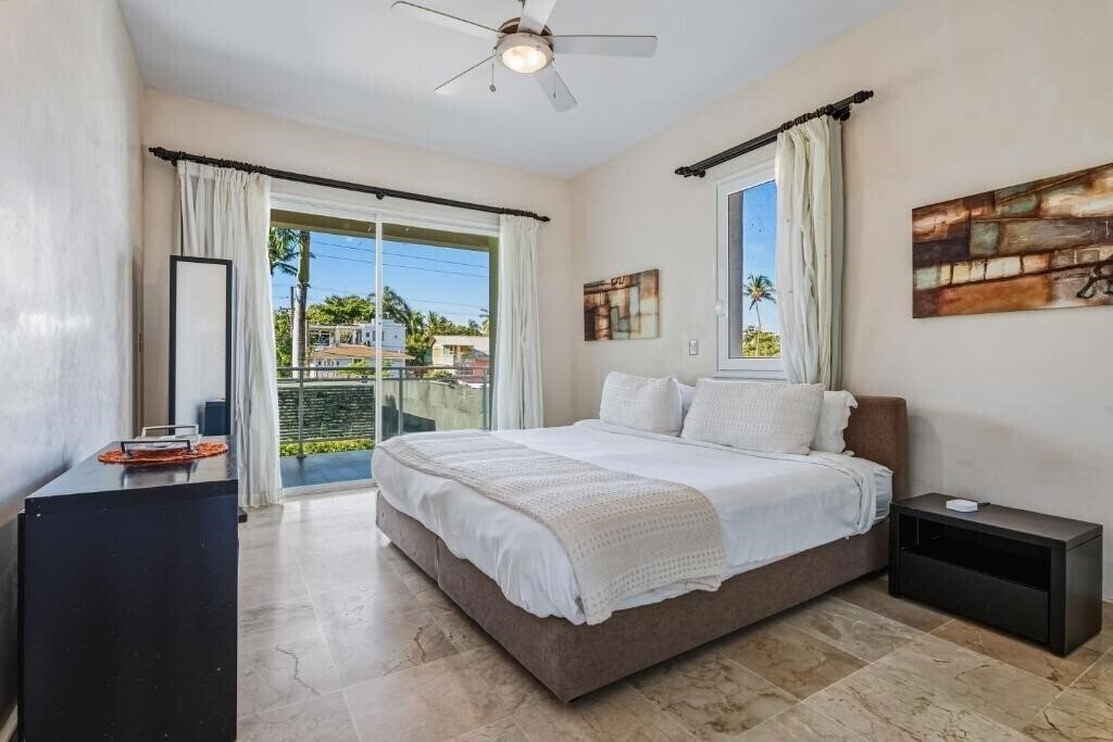 Фотографія Watermark Luxury Oceanfront Residences 5*