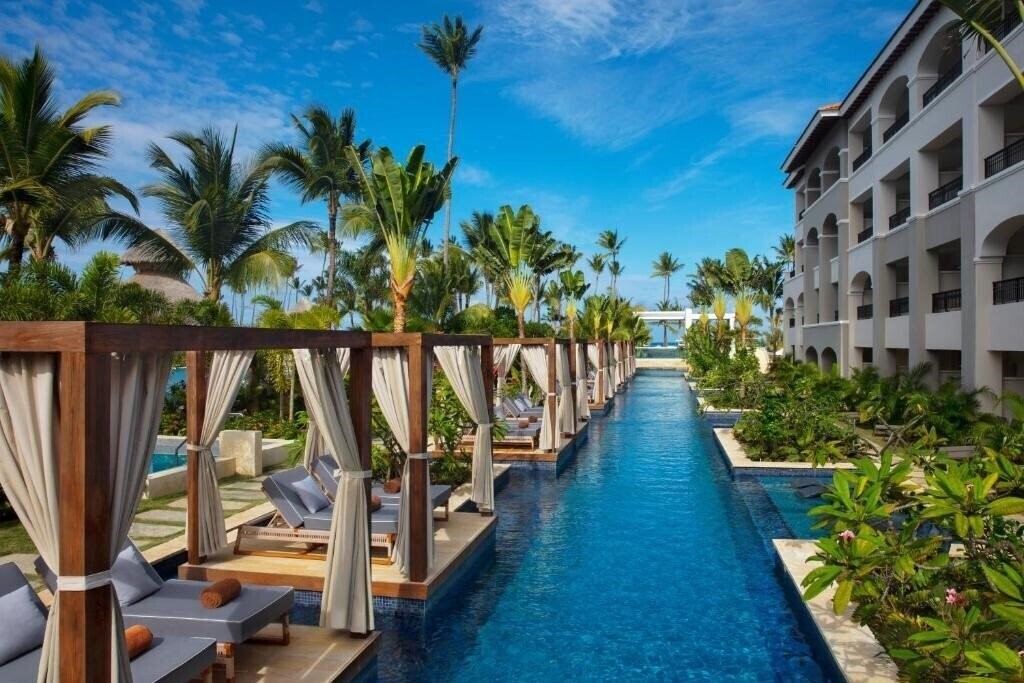 Отель Secrets Royal Beach 5*