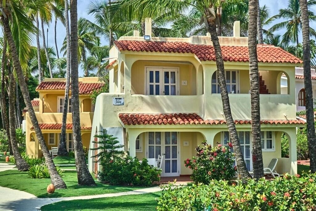 Отель Los Corales Beach Village 4*