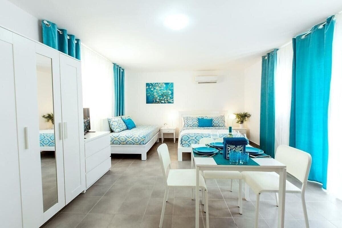 Картинка Tropicana Suites Deluxe 3*