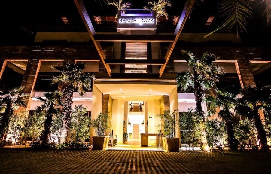 Готель Beach Rock 5*