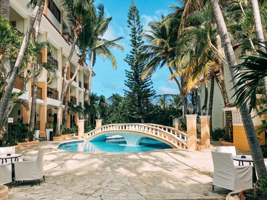 Отель Hotel MT Plaza Brisas de Bavaro 3*