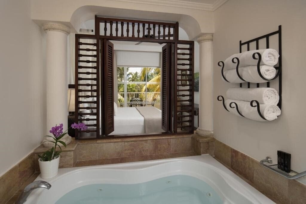 Фото Melia Caribe Beach 5*