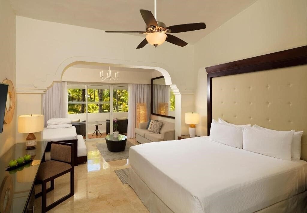 Фото Melia Caribe Beach 5*