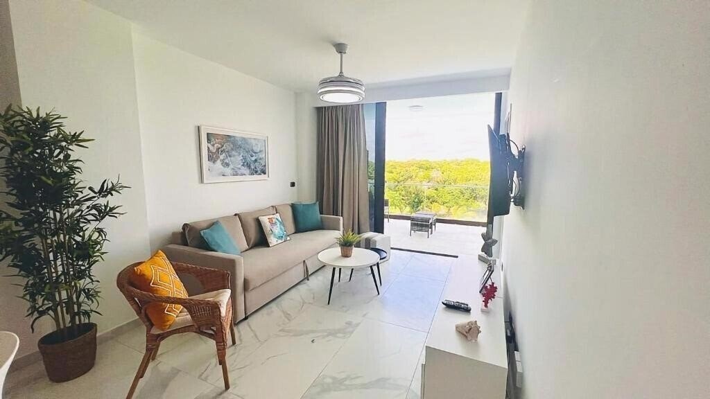 Картинка Apartment With Pool & Golf View 3*