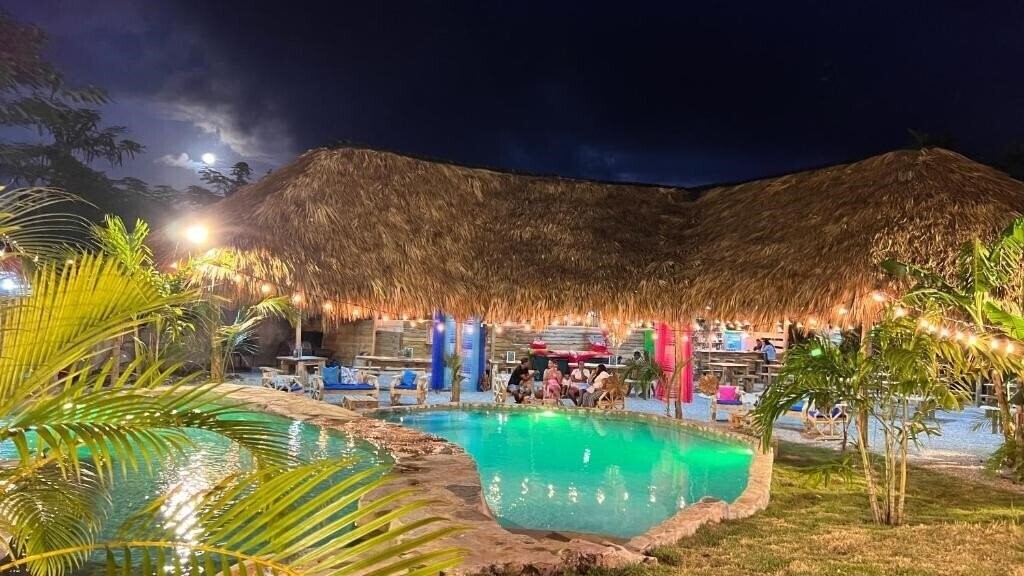 Готель Chalet Tropical Village B&B + 3*
