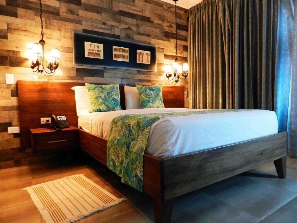 Отель Mon Hotel Boutique 3*