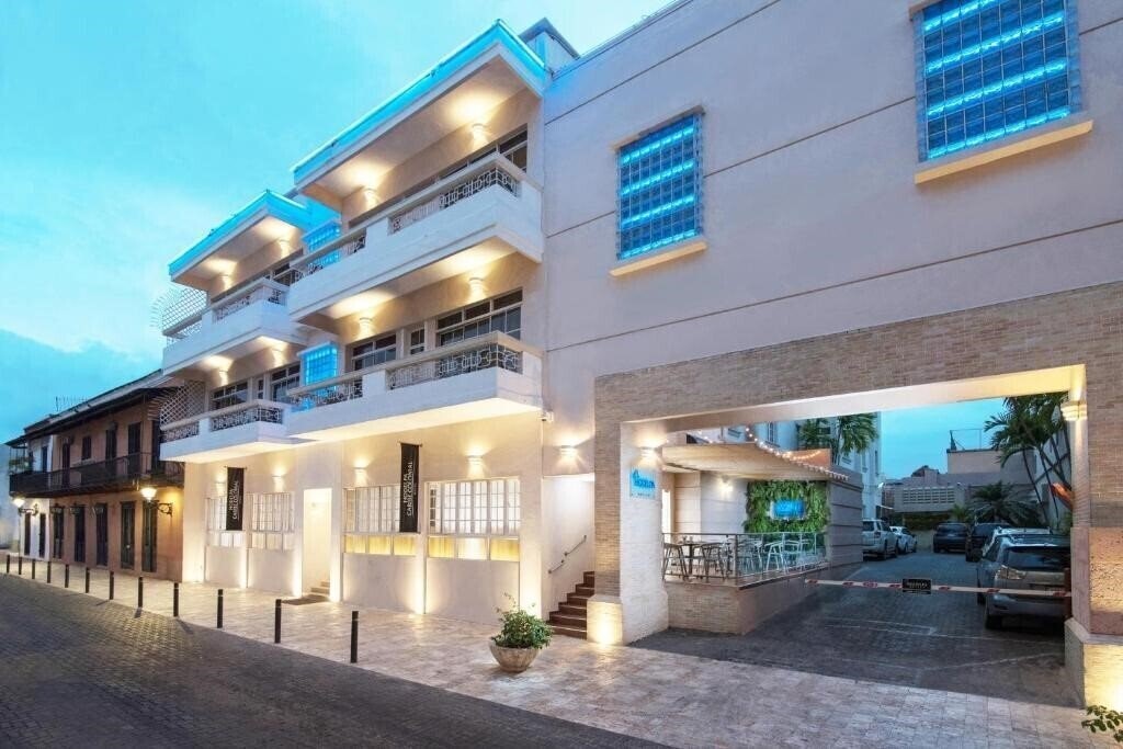 Готель Hodelpa Colonial 4*