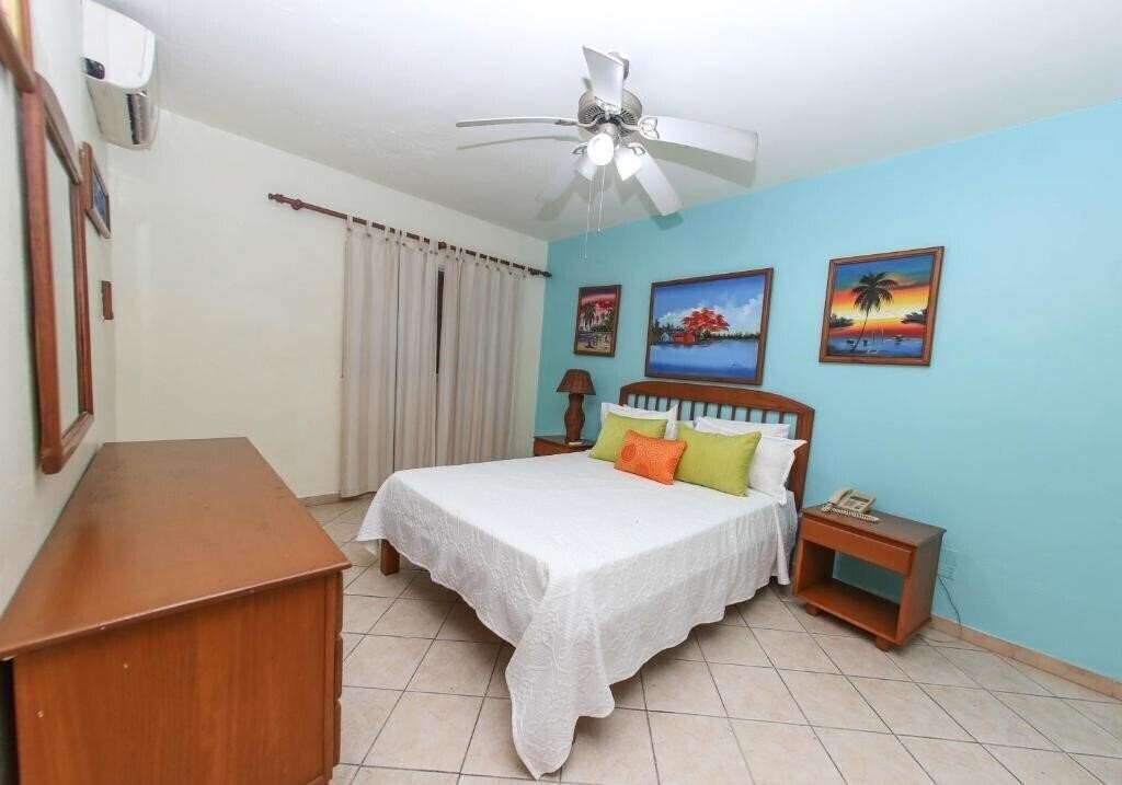 Готель Acuarium Suite Resort 3*