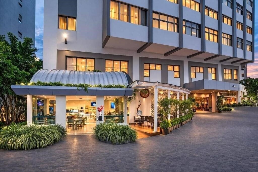 Отель Hotel Plaza Naco 4*
