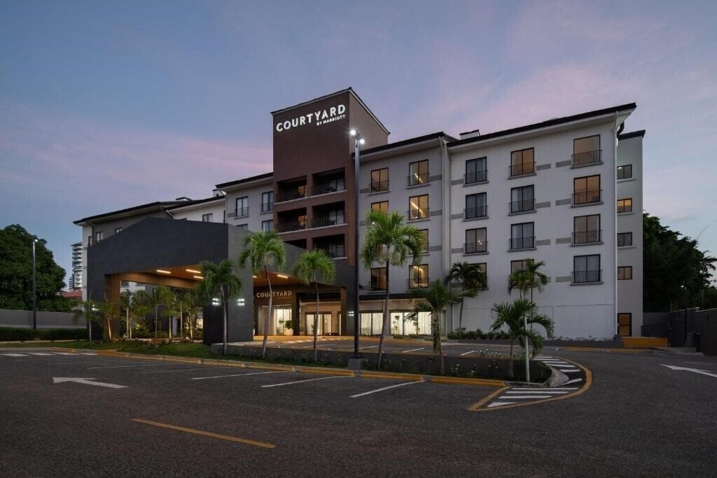 Картинка Courtyard by Marriott Santo Domingo 3*