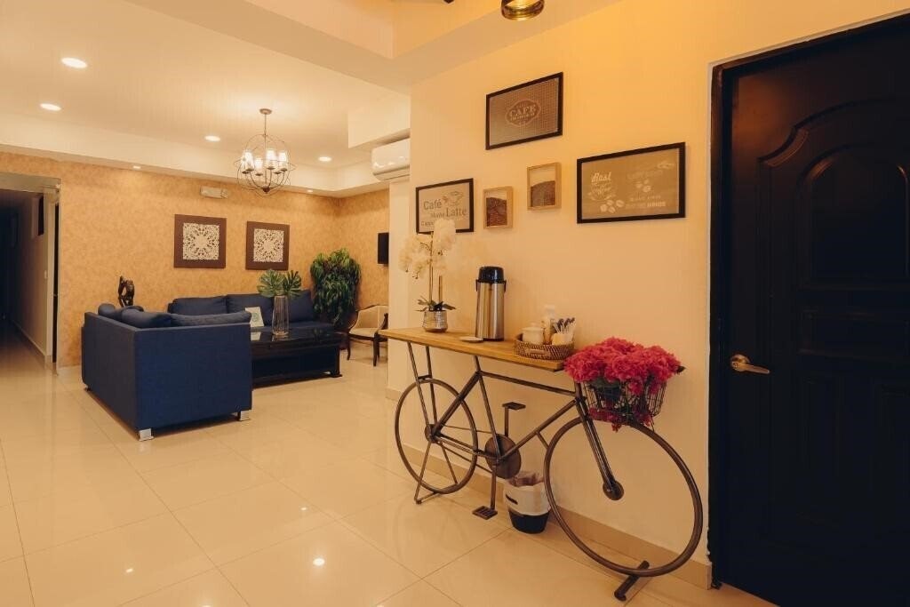 Готель Hostal La Colonia By The Oxo House 2*