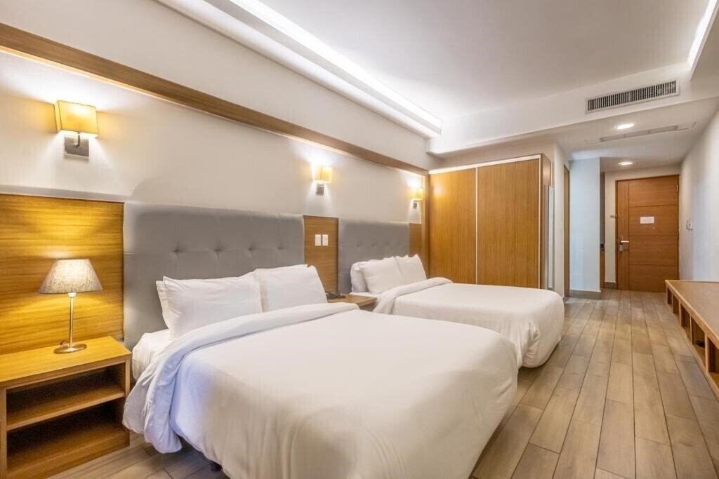 Фотография Weston Suites Hotel 4*