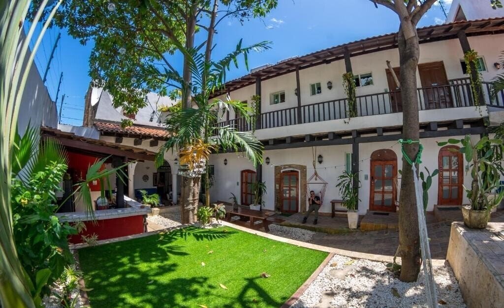 Готель Island Life Backpackers Hostel 3*