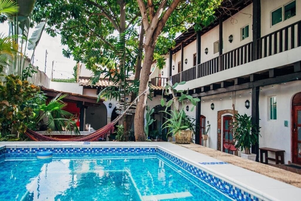 Фото Island Life Backpackers Hostel 3*