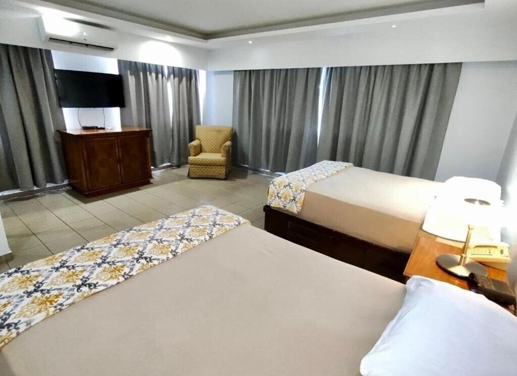 Отель Micro Hotel Condo Suites + 2*