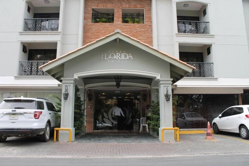 Готель Plaza Florida Suites 3*