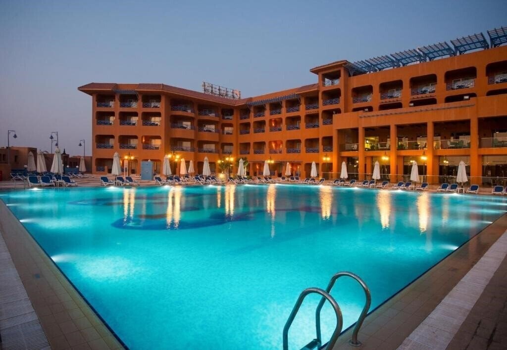 Готель Cancun Sokhna Resort & Villas 4*