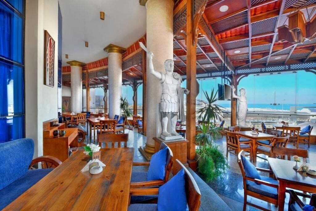 Отель Tolip Royal Hotels Alexandria 5*