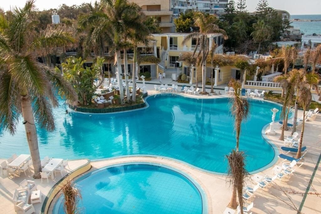 Отель Paradise Inn Maamura Beach Resort 4*