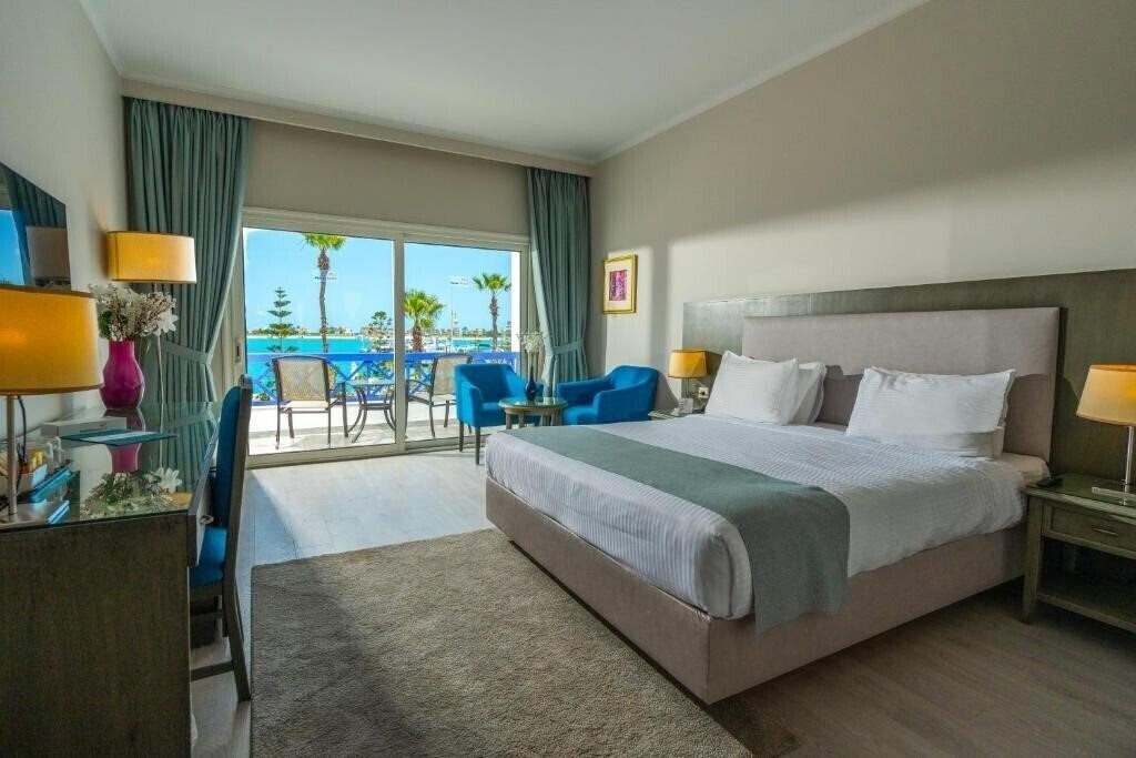 Фото M Hotels North Coast 5*