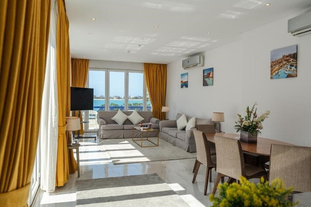 Изображение M Hotels North Coast 5*