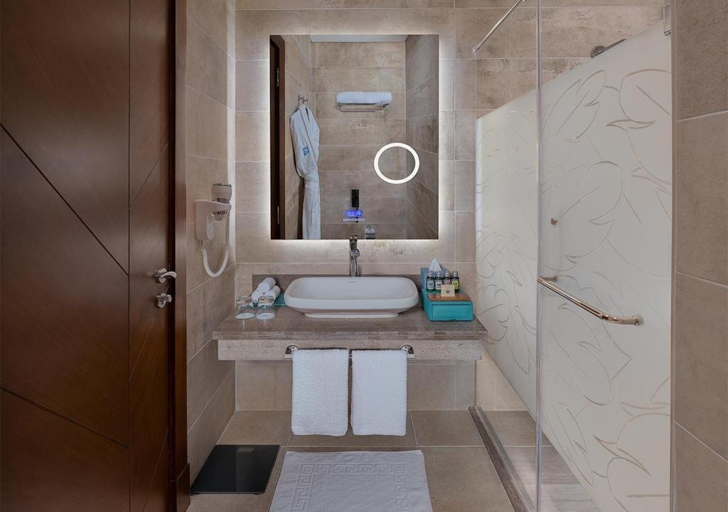 Фотография Crystal Inn By Almasa 5*