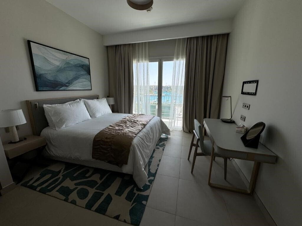 Отель Vida Marassi Marina Resort 5*