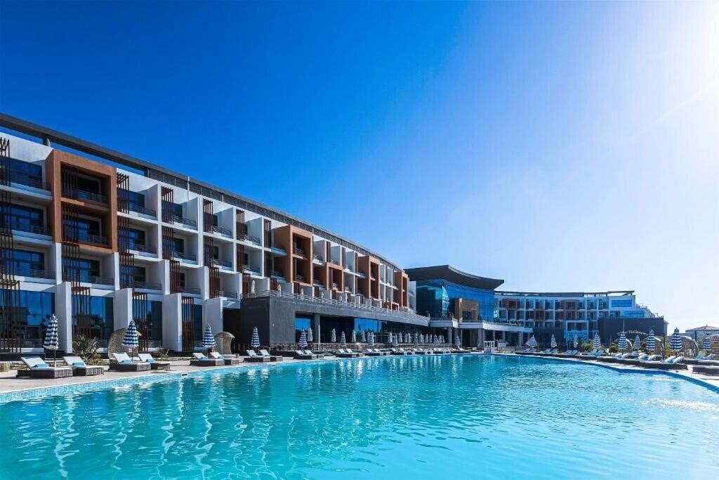Готель Gewan White Beach Resort 4*