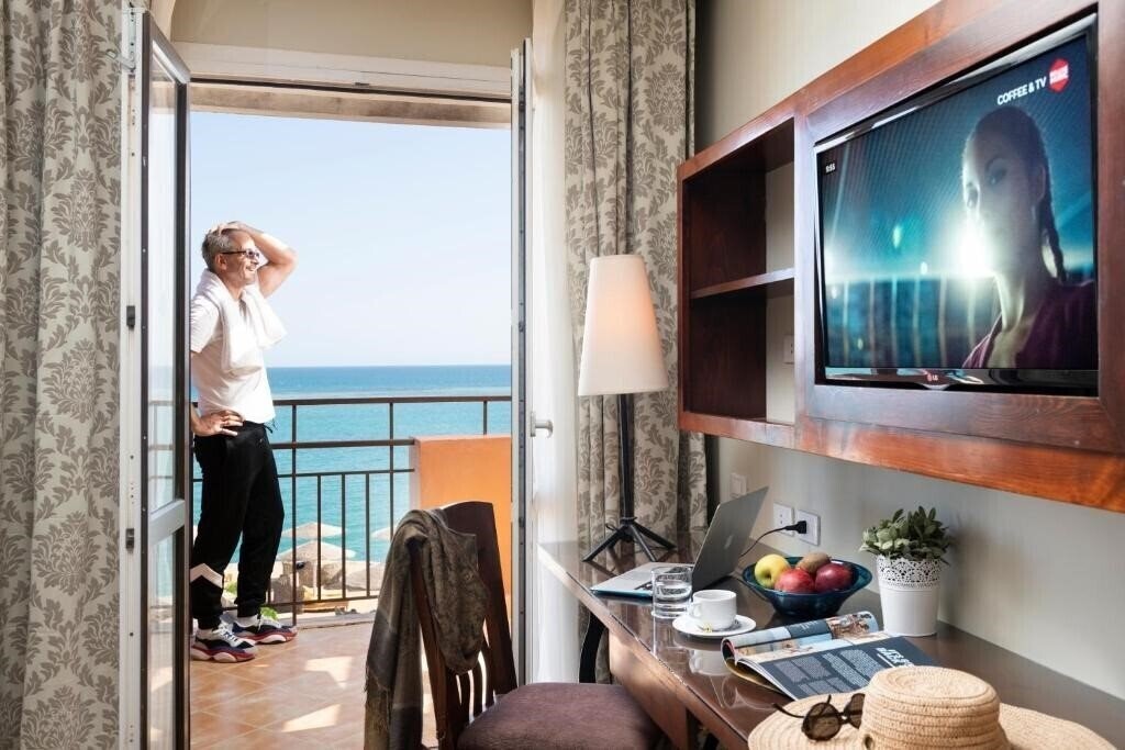 Готель The Three Corners Ocean View Hotel 4*