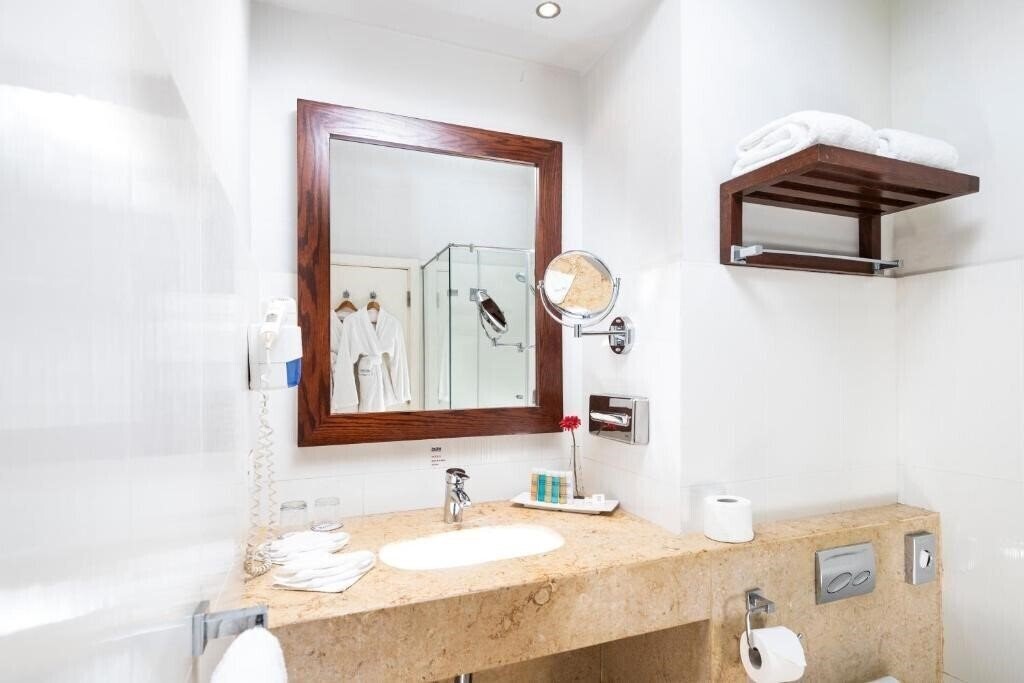 Зображення The Three Corners Ocean View Hotel 4*