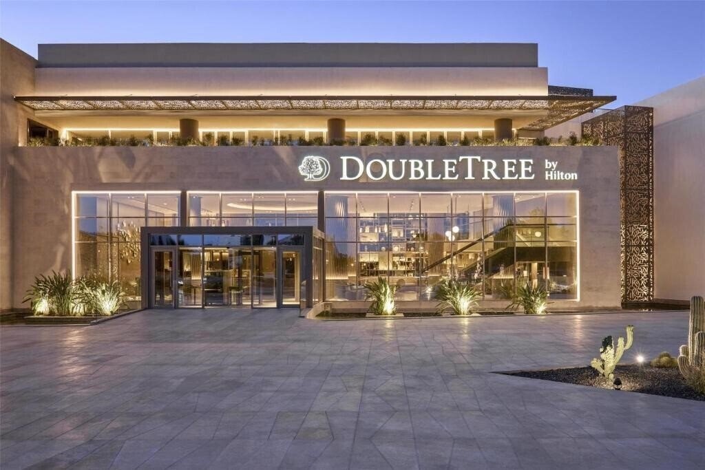 Готель DoubleTree by Hilton Mangroovy El Gouna 4*
