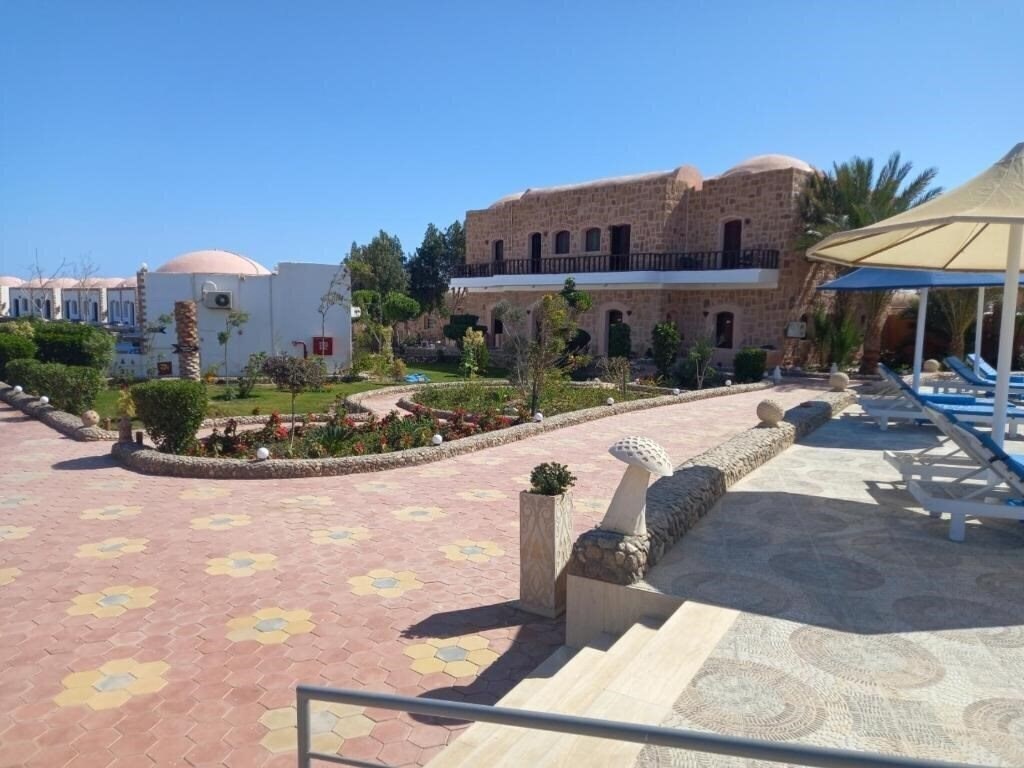 Готель Dolphin Continental Hotel 3*