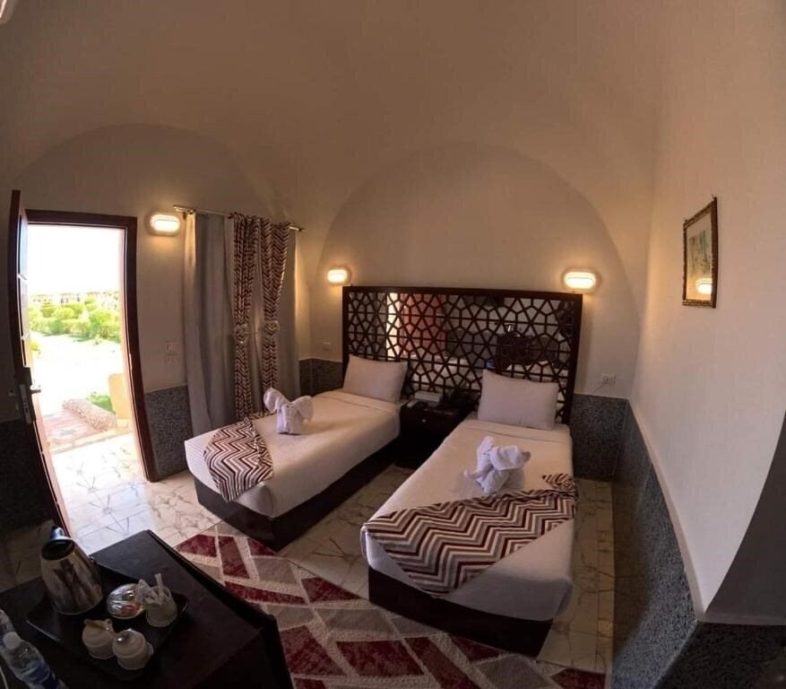 Фото Dolphin Continental Hotel 3*