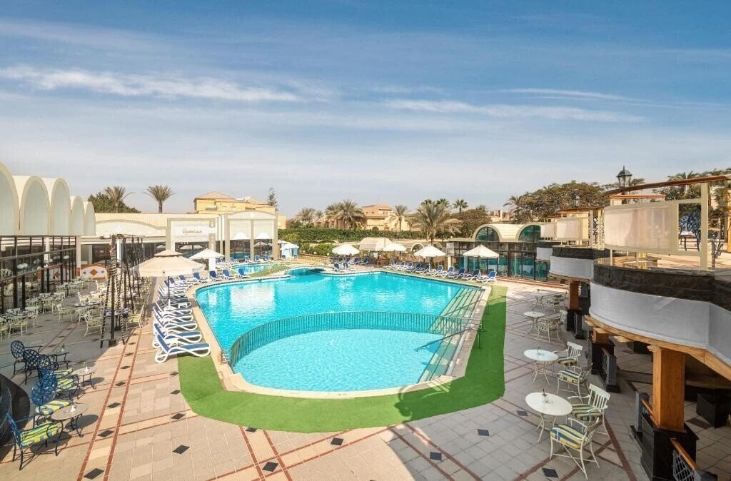 Готель Jaz Pyramids Resort (ex. Oasis Pyramids Hotel, Pyramids Resort by Jaz) 4*