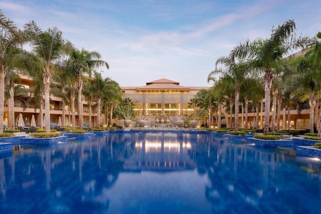 Отель Dusit Thani Lake View Cairo 5*