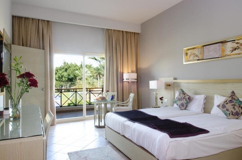 Фото Swiss Inn Pyramids Golf 5*
