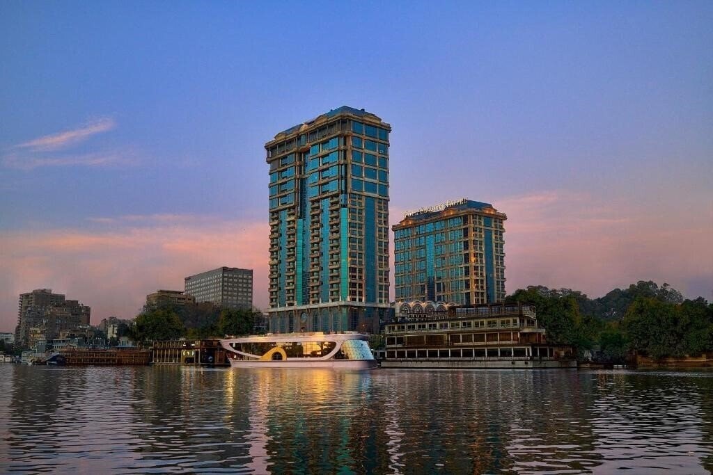 Готель Four Seasons First Residence Hotel 5*