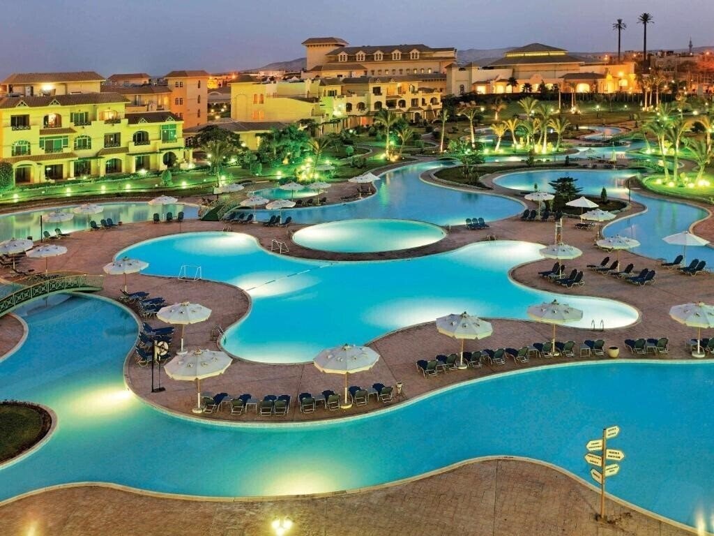 Готель Movenpick Hotel & Casino Cairo Media City 5*