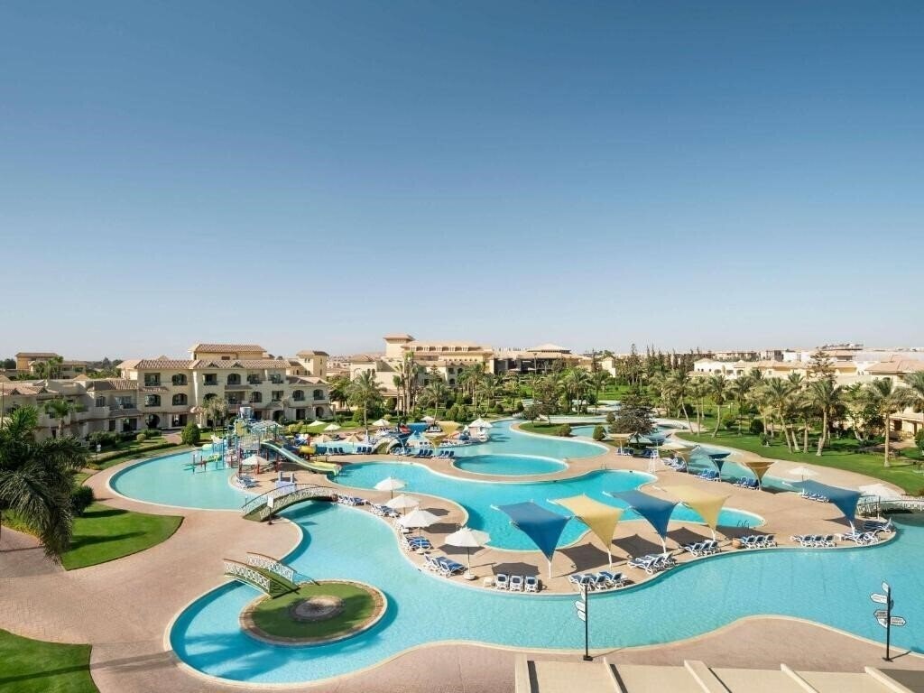 Готель Movenpick Hotel & Casino Cairo Media City 5*