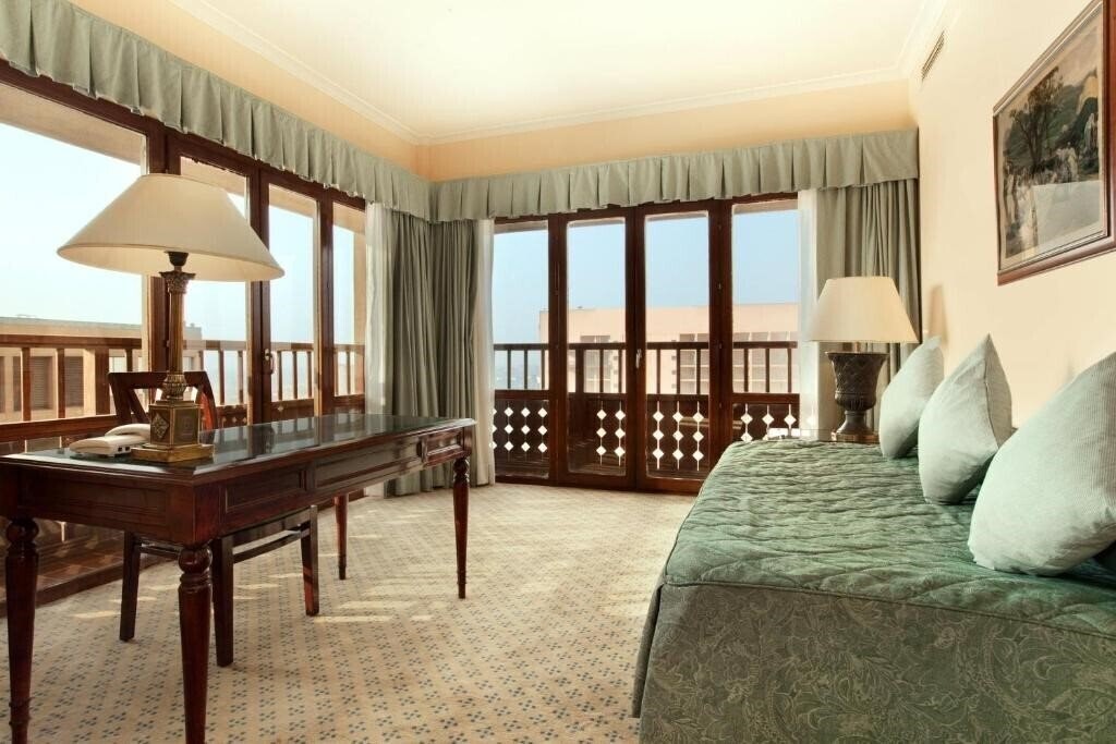 Фото Hilton Cairo World Trade Center Residences 4*