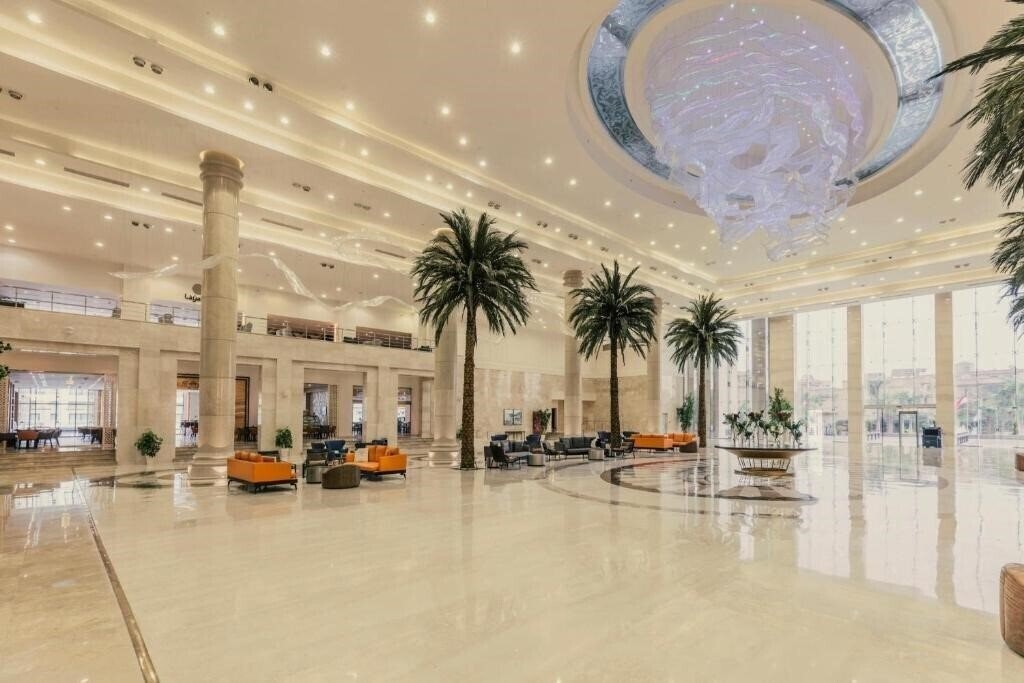 Фото Triumph Luxury Hotel 5*