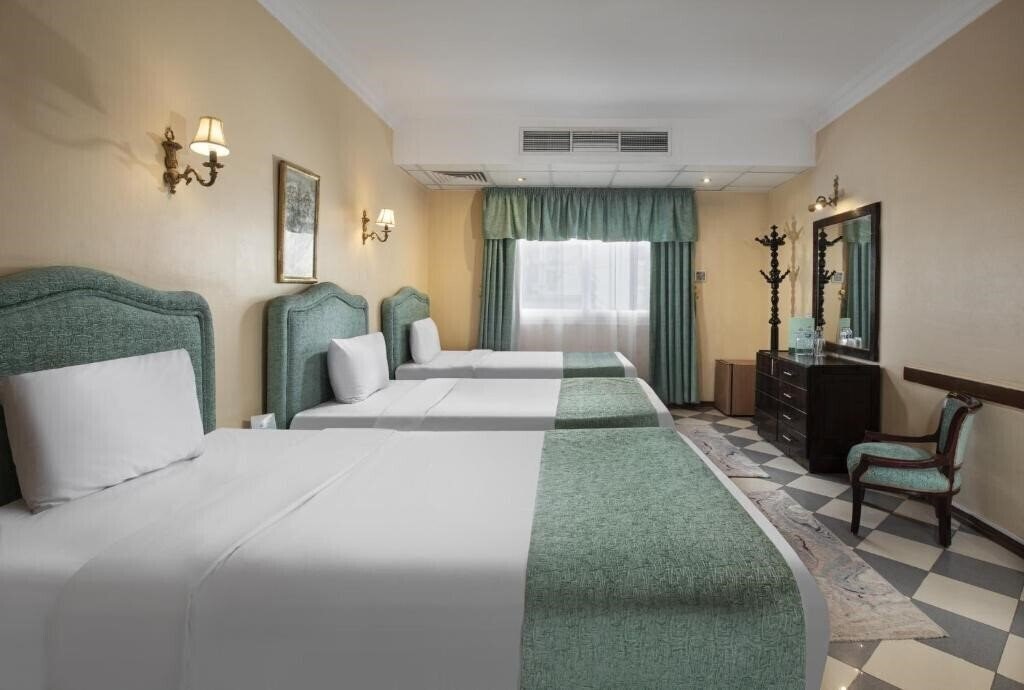 Фото Holidays Express Hotel & Terrace 4*