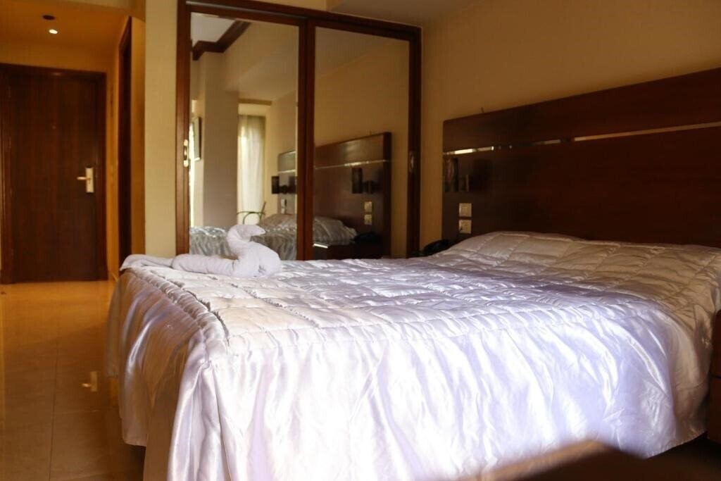 Готель Pharaohs Hotel 3*